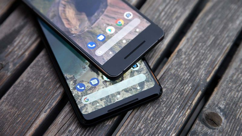 Los bordes del Pixel 2 son rea,mente enormes y feos.